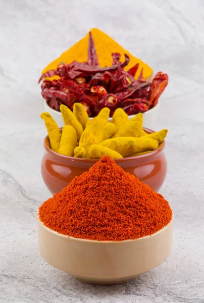 Индийские Специи Называются Red Chili Powder Turmeric Powder Coriander Powder — стоковое фото