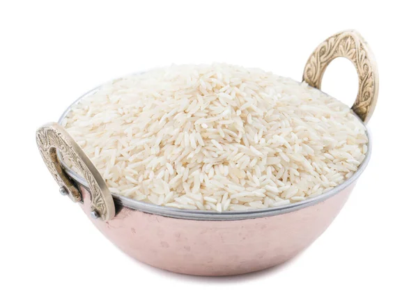 健康で新鮮な生米また 白の背景に隔離されたBasmati米やインドのChawalとして知られています — ストック写真