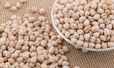 Kurutulmuş Nohut ayrıca Kabuli Chana, Garbanzo, Bengal Gram, Cicer Arietinum, Garbanzo Bean veya Nohut olarak da bilinir.