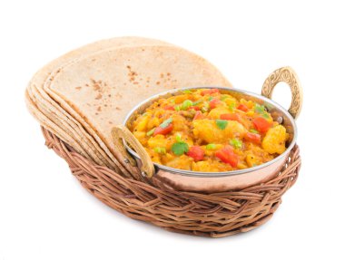 Hint Mutfağı Baharatlı Patates Kızartması, Patates Köri, Aloo Masala veya Hint Ekmeği, Roti veya Chapati ile birlikte servis edilen Aloo Masala olarak da bilinir.