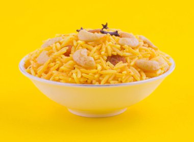 Hint mutfağı Pulav, Vejetaryen Biryani, Vejetaryen Pulav, Sebze Pulav, Biryani veya Sebze Pilav olarak da bilinir.