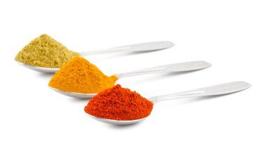 Hindistan Baharatları Kırmızı Biber tozu, zerdeçal tozu, kişniş tozu, Mirchi, Mirch, Haldi, Dhaniya tozu olarak da bilinir.