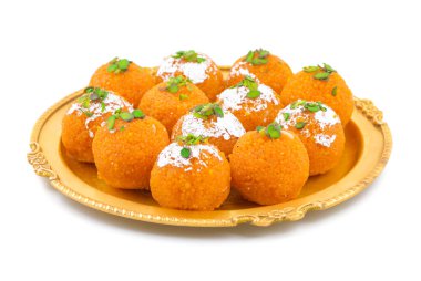 Hint Tatlı Motichoor laddoo Bundi Laddu ya da Motichur Laddoo olarak da bilinir. Çok küçük Gram un toplarından ya da Boondis 'ten yapılır.
