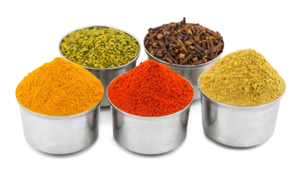 Indiase Kleurrijke Specerijen Schaal Red Chilli Poeder Kurkuma Poeder Koriander — Stockfoto