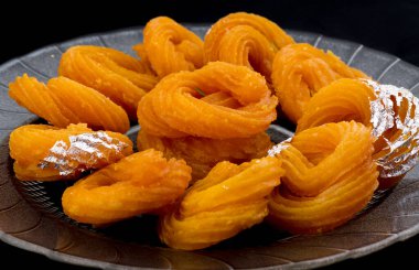 Paneer Jalebi, ayrıca Chhena Jalebi, Chhena Jilapi veya Zulbia olarak da bilinir.
