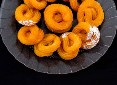 Paneer Jalebi, ayrıca Chhena Jalebi, Chhena Jilapi veya Zulbia olarak da bilinir.