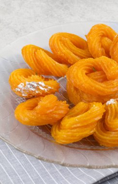Paneer Jalebi, ayrıca Chhena Jalebi, Chhena Jilapi veya Zulbia olarak da bilinir.