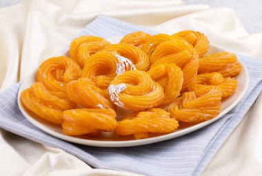 Paneer Jalebi, ayrıca Chhena Jalebi, Chhena Jilapi veya Zulbia olarak da bilinir.