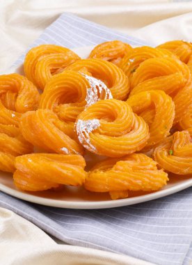 Paneer Jalebi, ayrıca Chhena Jalebi, Chhena Jilapi veya Zulbia olarak da bilinir.