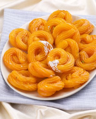 Paneer Jalebi, ayrıca Chhena Jalebi, Chhena Jilapi veya Zulbia olarak da bilinir.