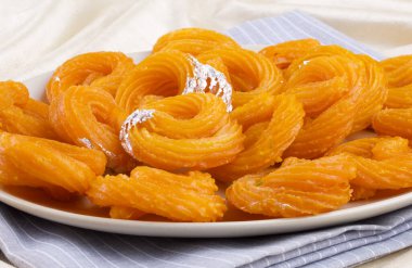 Paneer Jalebi, ayrıca Chhena Jalebi, Chhena Jilapi veya Zulbia olarak da bilinir.