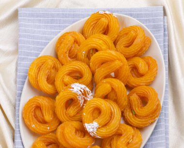 Paneer Jalebi, ayrıca Chhena Jalebi, Chhena Jilapi veya Zulbia olarak da bilinir.