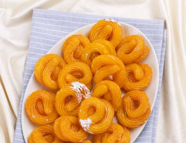 Paneer Jalebi, ayrıca Chhena Jalebi, Chhena Jilapi veya Zulbia olarak da bilinir.