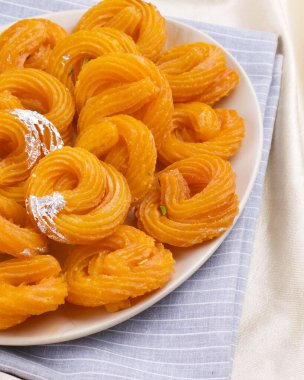 Paneer Jalebi, ayrıca Chhena Jalebi, Chhena Jilapi veya Zulbia olarak da bilinir.
