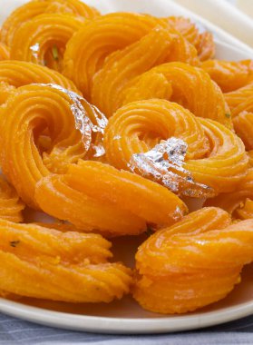 Paneer Jalebi, ayrıca Chhena Jalebi, Chhena Jilapi veya Zulbia olarak da bilinir.