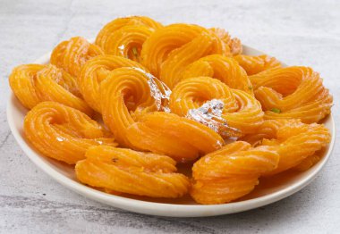 Paneer Jalebi, ayrıca Chhena Jalebi, Chhena Jilapi veya Zulbia olarak da bilinir.