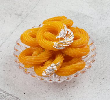 Paneer Jalebi, ayrıca Chhena Jalebi, Chhena Jilapi veya Zulbia olarak da bilinir.
