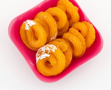 Paneer Jalebi, ayrıca Chhena Jalebi, Chhena Jilapi veya Zulbia olarak da bilinir.