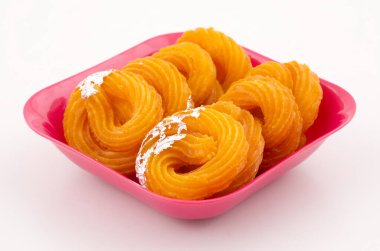 Paneer Jalebi, ayrıca Chhena Jalebi, Chhena Jilapi veya Zulbia olarak da bilinir.