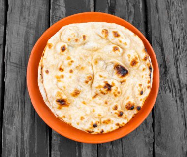 Hint Mutfağı - Tandır Roti tam buğday ekmeği. Toprak un, geleneksel adıyla atta ve hamurla birleştirilmiş su.