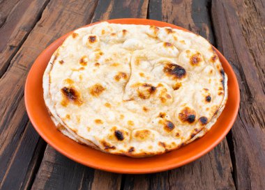 Hint Mutfağı - Tandır Roti tam buğday ekmeği. Toprak un, geleneksel adıyla atta ve hamurla birleştirilmiş su.