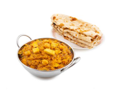 Kuzey Hindistan Sağlıklı Mutfak Chole Paneer ya da Chole Paneer Körisi Tandoori Roti ile servis edilir, Haşlanmış Peynir ve Baharatlı Nohuttan yapılır