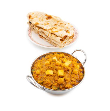 Kuzey Hindistan Sağlıklı Mutfak Chole Paneer ya da Chole Paneer Körisi Tandoori Roti ile servis edilir, Haşlanmış Peynir ve Baharatlı Nohuttan yapılır