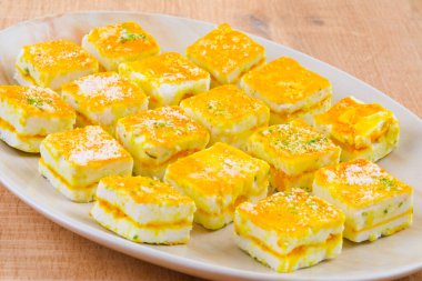 Paneer Burfi ya da Paneer Kesar Burfi (İngilizce: Paneer Burfi, İngilizce: Paneer Burfi, İngilizce: Paneer Burfi, İngilizce: Paneer Burfi, İngilizce: Paneer Burfi, İngilizce: Paneer Burfi, İngilizce: Paneer Burfi veya Paneer Kesar Burfi)