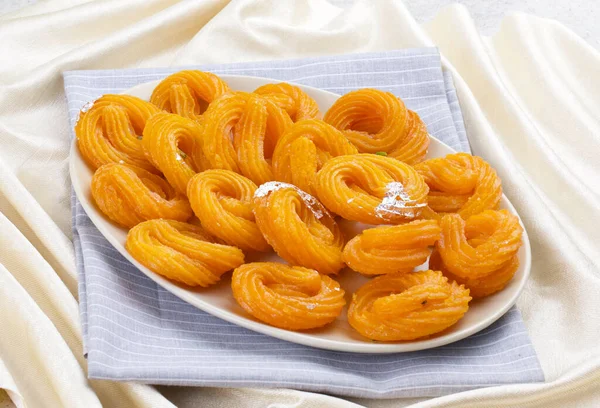 Paneer Jalebi, ayrıca Chhena Jalebi, Chhena Jilapi veya Zulbia olarak da bilinir.