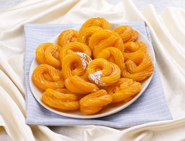 Paneer Jalebi, ayrıca Chhena Jalebi, Chhena Jilapi veya Zulbia olarak da bilinir.