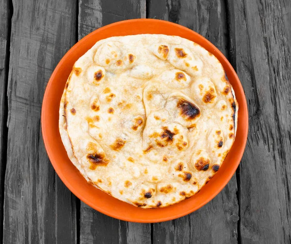Hint Mutfağı - Tandır Roti tam buğday ekmeği. Toprak un, geleneksel adıyla atta ve hamurla birleştirilmiş su.