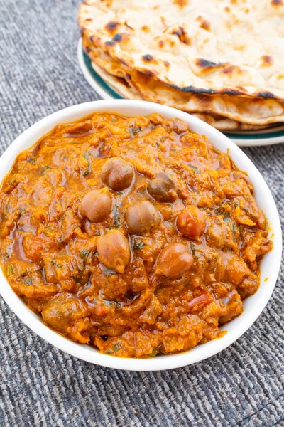 Hint Sağlıklı Mutfağı Chana Masala. Baharatlı Nohut, Channay, Chole Masala veya Chholay olarak da bilinir. Baharatlı Soğan Domates Masala Sosu 'nda Nohut Pişirerek Pişirilen Lezzetli ve Lezzetli Köri.