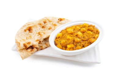 Kuzey Hindistan Sağlıklı Mutfak Chole Paneer ya da Chole Paneer Körisi Tandoori Roti ile servis edilir, Haşlanmış Peynir ve Baharatlı Nohuttan yapılır
