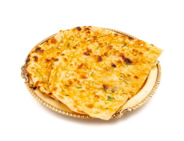 Hint Sağlıklı Mutfağı Sarımsaklı Ekmek Sarımsaklı Nane, Kişniş, Hint Düz Ekmeği veya Beyaz Arkaplanda Sarımsaklı Nan olarak da bilinir.