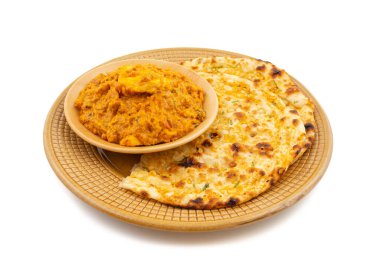 Hint Vejetaryen Mutfağı Özel Tatlı ve Baharatlı Paneer Pasanda ya da Sarımsak Naan ile servis edilen sarımsaklı kremalı sosla doldurulmuş Paneer Curry, Lezzetli