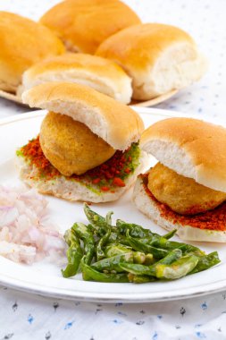Vada Paav, Wada Pav ya da Wada Pao olarak da bilinen Hint Ünlü Sokak Yemeği, Maharashtra 'dan Vejetaryen Fast Food Dish.