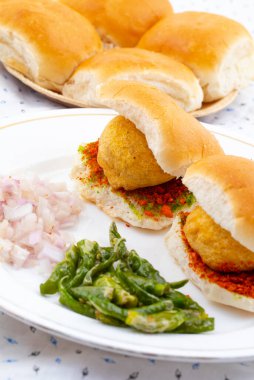 Vada Paav, Wada Pav ya da Wada Pao olarak da bilinen Hint Ünlü Sokak Yemeği, Maharashtra 'dan Vejetaryen Fast Food Dish.
