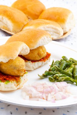 Vada Paav, Wada Pav ya da Wada Pao olarak da bilinen Hint Ünlü Sokak Yemeği, Maharashtra 'dan Vejetaryen Fast Food Dish.