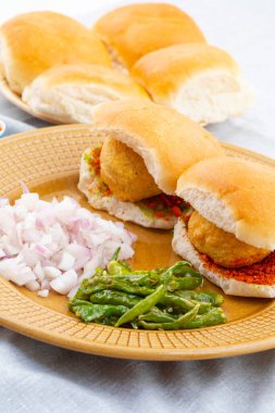 Vada Paav, Wada Pav ya da Wada Pao olarak da bilinen Hint Ünlü Sokak Yemeği, Maharashtra 'dan Vejetaryen Fast Food Dish.