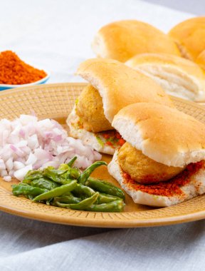 Vada Paav, Wada Pav ya da Wada Pao olarak da bilinen Hint Ünlü Sokak Yemeği, Maharashtra 'dan Vejetaryen Fast Food Dish.