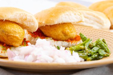 Vada Paav, Wada Pav ya da Wada Pao olarak da bilinen Hint Ünlü Sokak Yemeği, Maharashtra 'dan Vejetaryen Fast Food Dish.