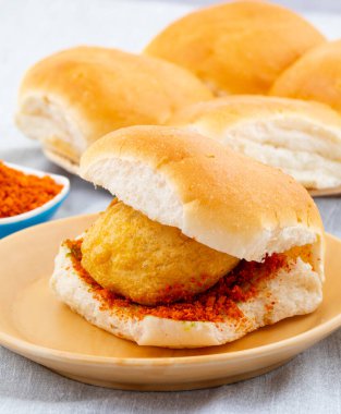Vada Paav, Wada Pav ya da Wada Pao olarak da bilinen Hint Ünlü Sokak Yemeği, Maharashtra 'dan Vejetaryen Fast Food Dish.