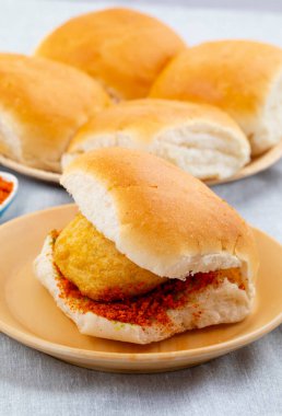 Vada Paav, Wada Pav ya da Wada Pao olarak da bilinen Hint Ünlü Sokak Yemeği, Maharashtra 'dan Vejetaryen Fast Food Dish.