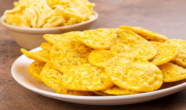 Hint sokak atıştırmalıkları Masala Khari Papdi ve Besan Papdi.