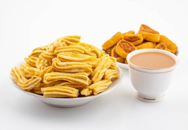 Ganthiya, Papdi, Gathiya, Bakarwadi, Bakarvadi, Bakar Vadi veya Bakar Wadi olarak da bilinen Bhakarwadi ile Hint Geleneksel Baharat Ghatiya, Nohut unundan yapılmış yoğun kızartılmış çerezlerdir.