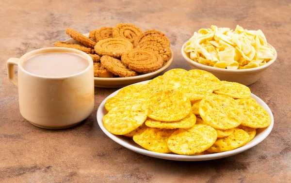 Hint sokak atıştırmalıkları Masala Khari Papdi ve Besan Papdi.