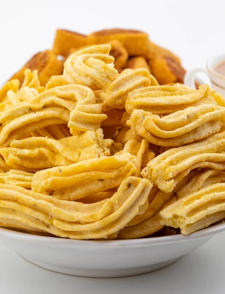 Ganthiya, Papdi, Gathiya, Bakarwadi, Bakarvadi, Bakar Vadi veya Bakar Wadi olarak da bilinen Bhakarwadi ile Hint Geleneksel Baharat Ghatiya, Nohut unundan yapılmış yoğun kızartılmış çerezlerdir.