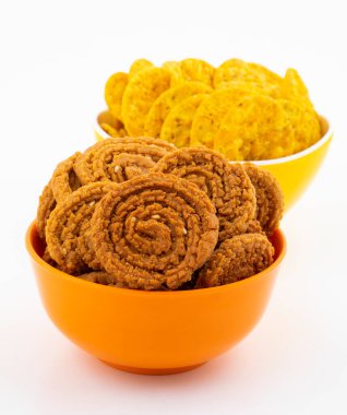 Hint Geleneksel Atıştırmalık Chakli Masala Khari, kızartılmış bir spiral şeklinde, Chakali, Murukku, Muruku, Murkoo, Chakri in Gujarat, Chakli in Maharashtra ve Kuzey Hindistan olarak bilinir.