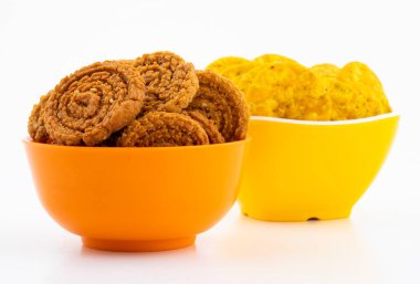 Hint Geleneksel Atıştırmalık Chakli Masala Khari, kızartılmış bir spiral şeklinde, Chakali, Murukku, Muruku, Murkoo, Chakri in Gujarat, Chakli in Maharashtra ve Kuzey Hindistan olarak bilinir.