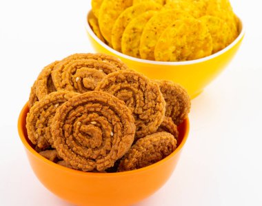 Hint Geleneksel Atıştırmalık Chakli Masala Khari, kızartılmış bir spiral şeklinde, Chakali, Murukku, Muruku, Murkoo, Chakri in Gujarat, Chakli in Maharashtra ve Kuzey Hindistan olarak bilinir.